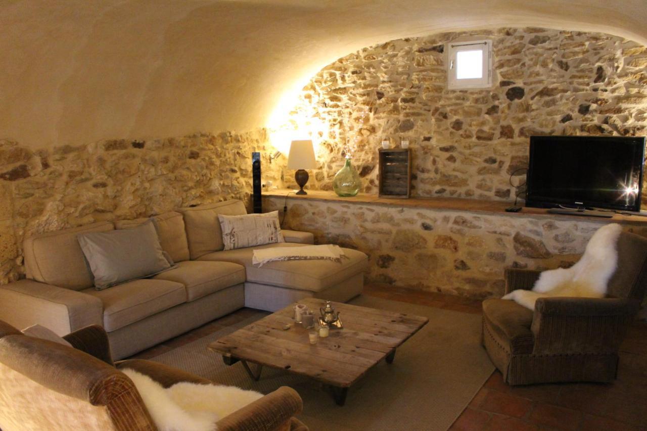 Mas Les Romarins, 10 Min D'Uzes, Piscine Et Grand Jardin Clos, Jeux, Nid De Repos Et Base Pour Activites Dans Le Gard (Adults Only) Exteriér fotografie